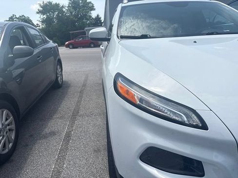 Used 2016 Jeep Cherokee Limited AWD/4WD image 8