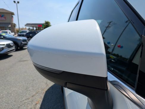 Certified 2024 Nissan Pathfinder SV FWD image 13