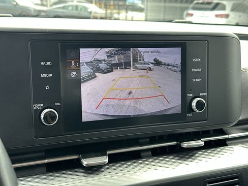 Used 2024 Kia Carnival LX FWD image 21