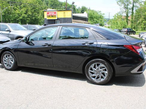 Used 2024 Hyundai Elantra SEL FWD image 11