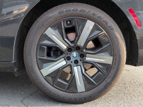 Used 2024 BMW iX xDrive50 w/ Premium Package AWD/4WD image 14