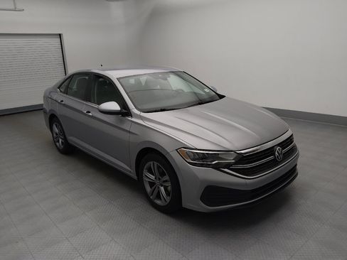 Used 2024 Volkswagen Jetta SE FWD image 13