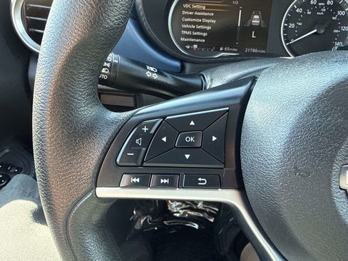 Used 2025 Nissan Versa SV FWD image 24
