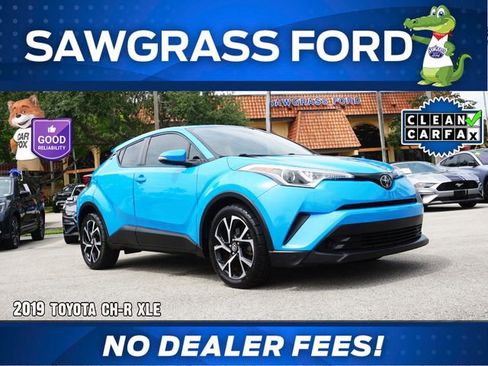 Used 2019 Toyota C-HR XLE FWD image 1