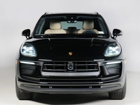 Certified 2026 Porsche Macan AWD/4WD image 6