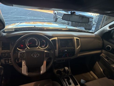 Used 2014 Toyota Tacoma PreRunner image 13