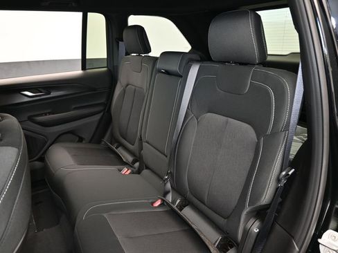 Used 2025 Jeep Grand Cherokee Laredo image 29