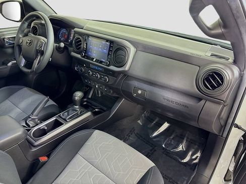 Used 2022 Toyota Tacoma TRD Off-Road image 28