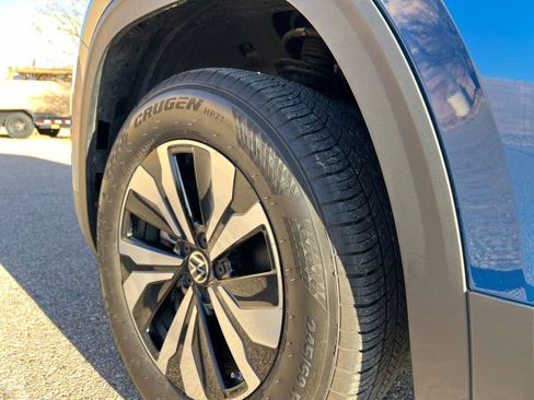 Used 2025 Volkswagen Atlas SE image 22