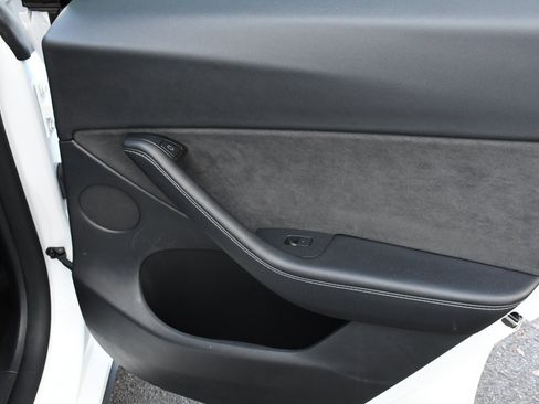 Used 2021 Tesla Model Y Long Range image 20