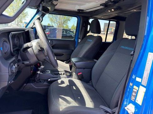 Used 2024 Jeep Wrangler Unlimited Rubicon 4xe w/ Technology Group AWD/4WD image 8