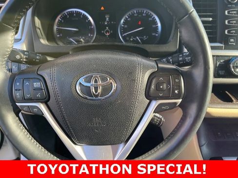 Used 2016 Toyota Highlander Limited Platinum image 22