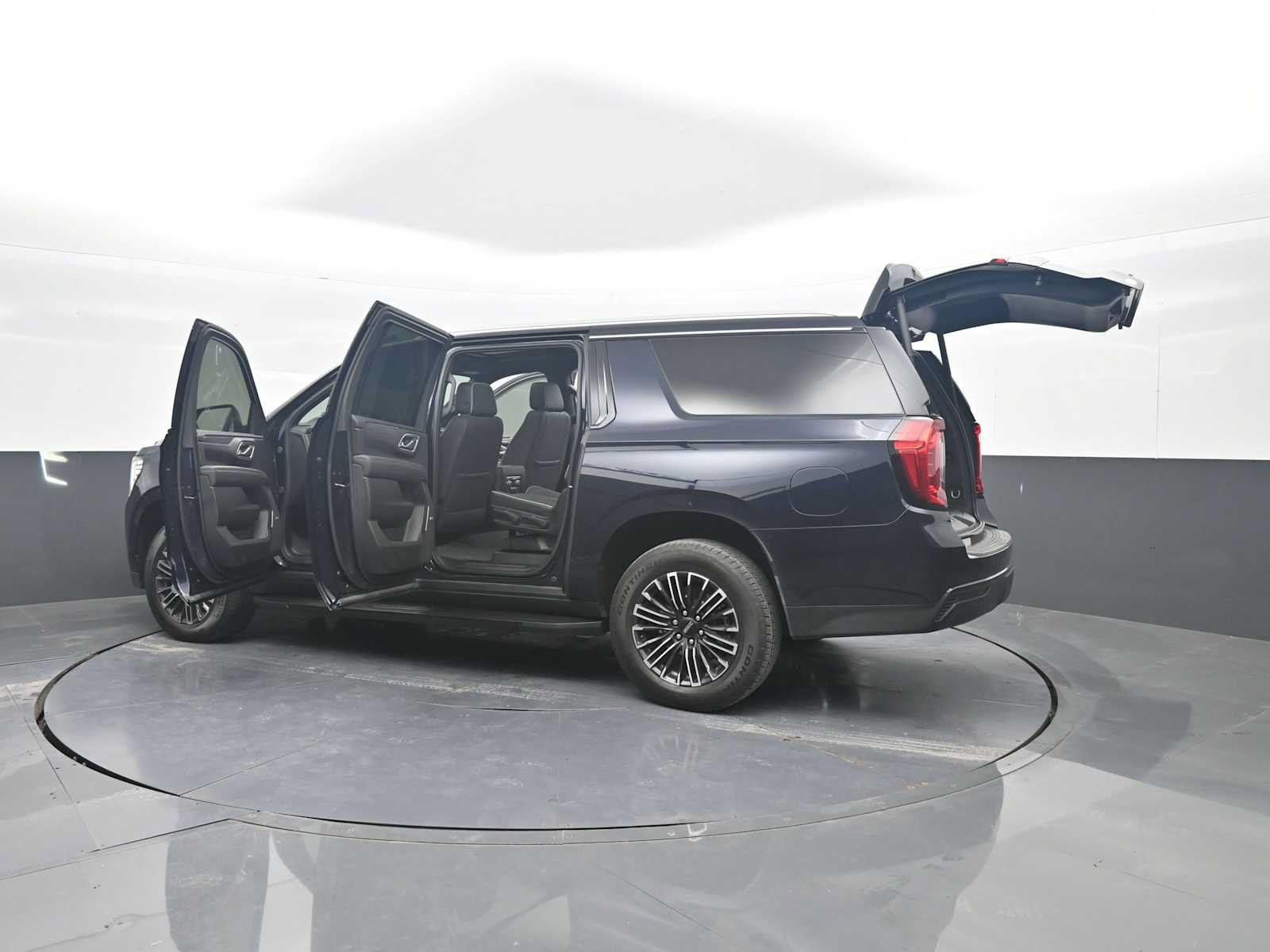 Used 2024 GMC Yukon XL SLT w/ SLT Luxury Package AWD/4WD image 58