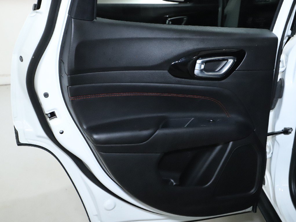 Used 2025 Jeep Compass Trailhawk AWD/4WD image 13