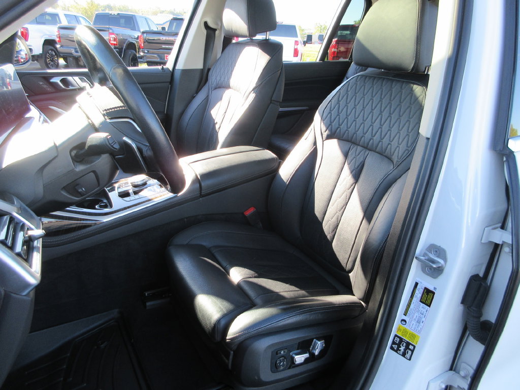 Used 2024 BMW X7 xDrive40i w/ Premium Package AWD/4WD image 19