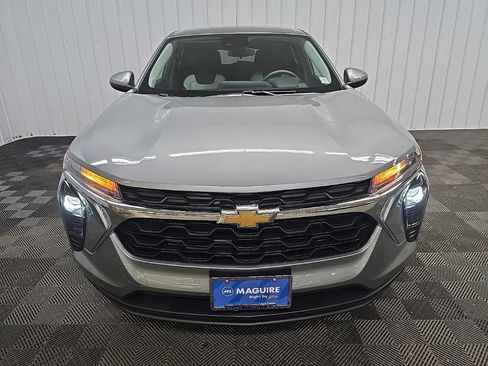 Used 2024 Chevrolet Trax LS w/ LS Convenience Package FWD image 8