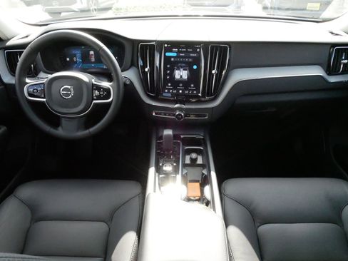 Used 2025 Volvo XC60 B5 Plus AWD/4WD image 10