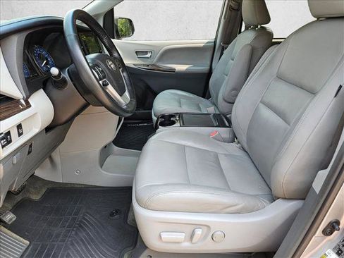 Used 2015 Toyota Sienna XLE FWD image 16
