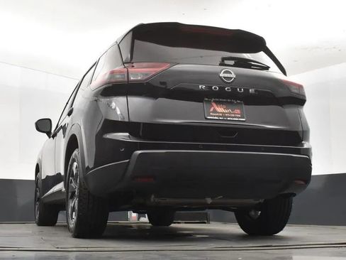 Used 2025 Nissan Rogue SV FWD image 12