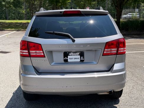 Used 2018 Dodge Journey SE w/ Blacktop Package FWD image 4