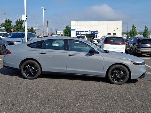 Used 2025 Honda Accord SE image 7