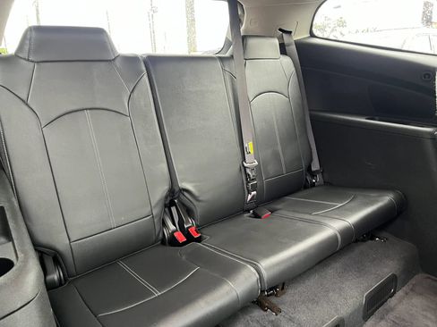 Used 2017 Chevrolet Traverse LT FWD image 18
