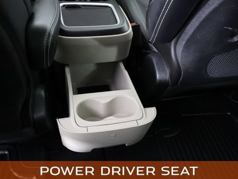 Used 2024 Chrysler Pacifica Touring-L FWD image 17