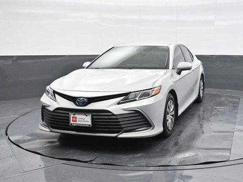 Certified 2022 Toyota Camry LE FWD image 1