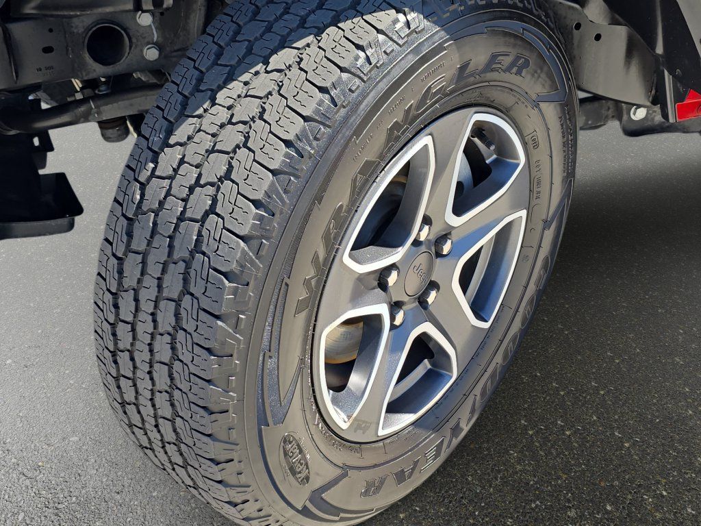 Used 2020 Jeep Wrangler Sport AWD/4WD image 33