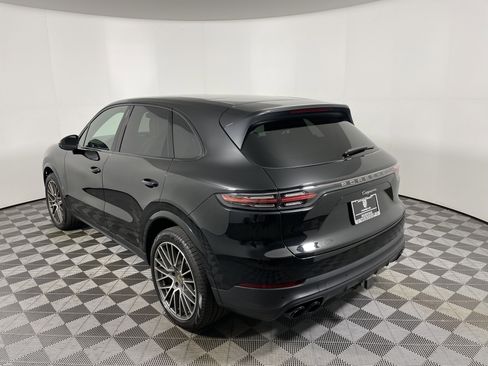 Used 2023 Porsche Cayenne Platinum Edition image 3