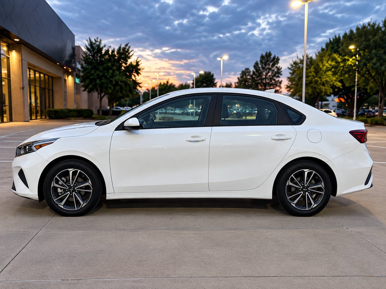 Used 2024 Kia Forte LXS FWD image 9