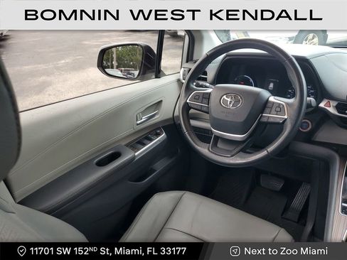 Used 2021 Toyota Sienna XLE image 15