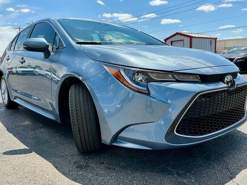 Used 2020 Toyota Corolla XLE FWD image 3