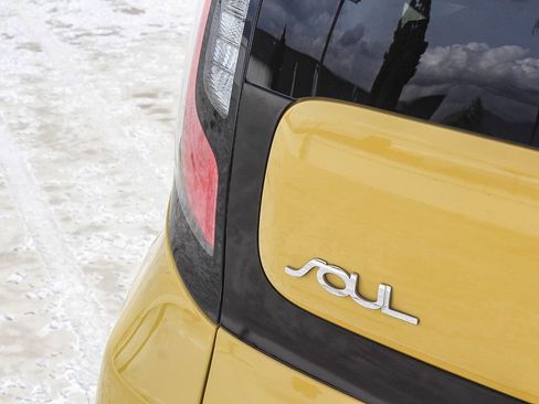 Used 2016 Kia Soul + image 7