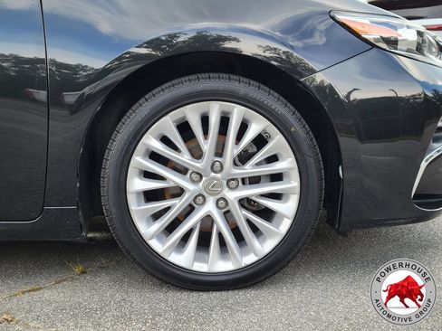 Used 2016 Lexus ES 350 w/ Luxury Package w/Wood Trim FWD image 11