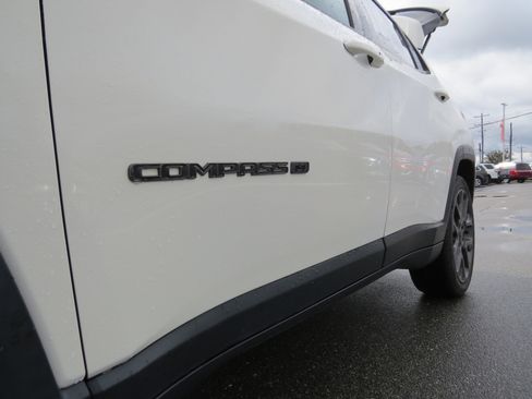 Certified 2021 Jeep Compass Latitude image 14