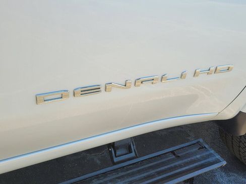 Used 2024 GMC Sierra 3500 Denali w/ Denali Reserve Package image 17