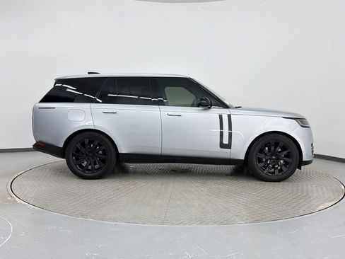 Used 2023 Land Rover Range Rover SE AWD/4WD image 8