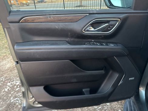 Used 2023 Chevrolet Suburban Premier image 10