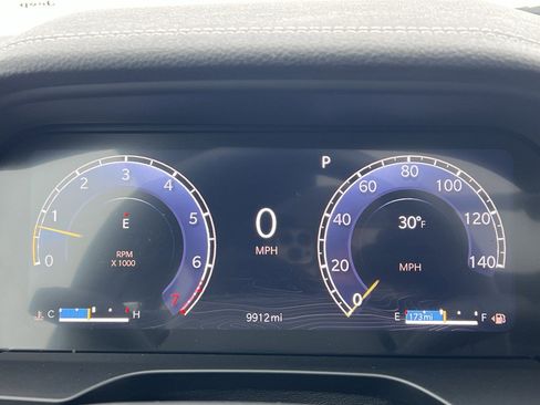 Used 2024 Jeep Grand Cherokee Limited w/ Black Appearance Package image 32