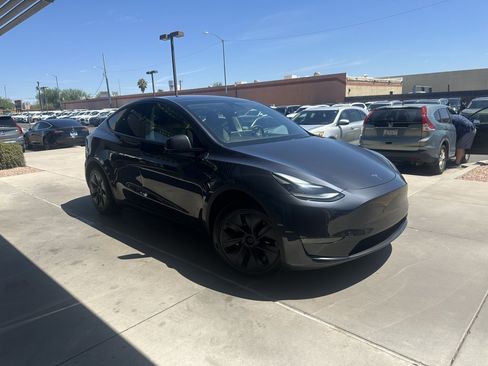 Used 2025 Tesla Model Y Long Range RWD image 5