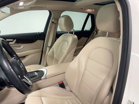 Used 2020 Mercedes-Benz GLC 300 image 5