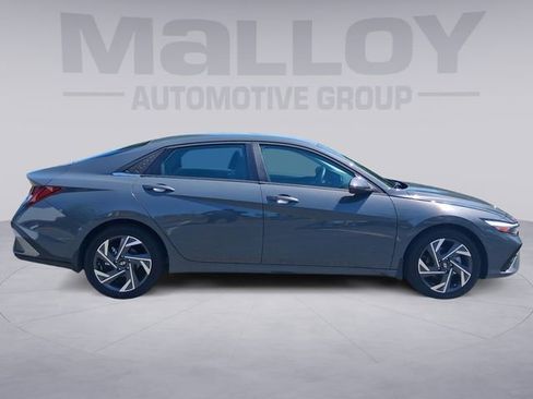Used 2026 Hyundai Elantra Limited FWD image 6
