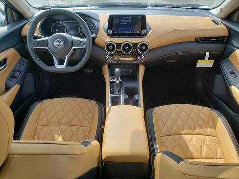 Used 2025 Nissan Sentra SV w/ SV Premium Package image 17