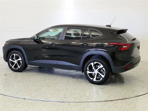 Used 2024 Chevrolet Trax RS w/ Driver Confidence Package FWD image 5