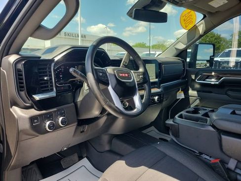 Used 2024 GMC Sierra 2500 SLE w/ SLE Value Package; AWD/4WD image 16