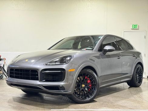 Used 2022 Porsche Cayenne GTS image 4