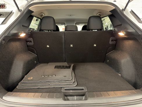 Used 2025 Nissan Kicks SV FWD image 25