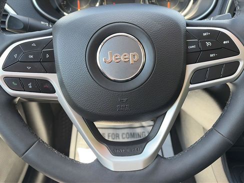 Used 2022 Jeep Cherokee Latitude AWD/4WD image 10