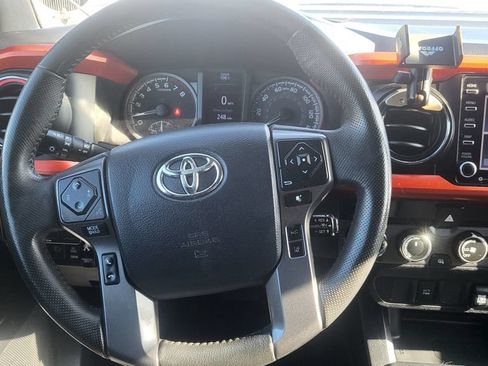 Used 2020 Toyota Tacoma TRD Sport AWD/4WD image 33